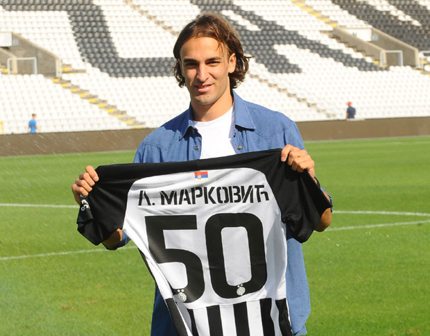 МАРКОВИЋ ПОНОВО ЗАДУЖИО ДРЕС ЦРНО-БЕЛИХ, ЖЕЉАН ДА ПОМОГНЕ КЛУБУ И СЕБИ: Срце је рекло Партизан