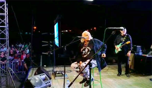 ПОГЛЕДАЈТЕ: Бора Чорба пева о Дачићу пред 6.000 људи у Јагодини (ВИДЕО) 