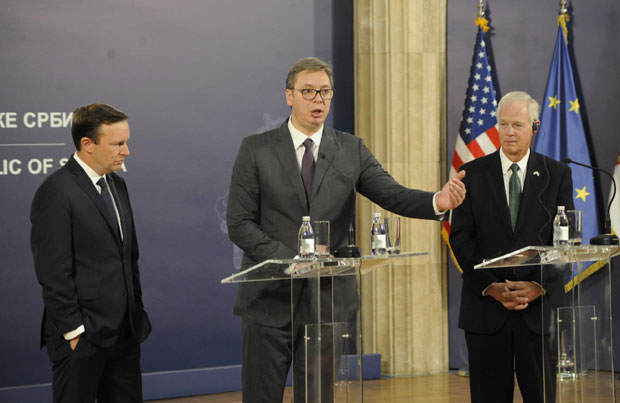 ВУЧИЋ ПОСЛЕ САСТАНКА СА СЕНАТОРИМА: Очекујем укидање такси; Марфи: За решење потребан велики компромис