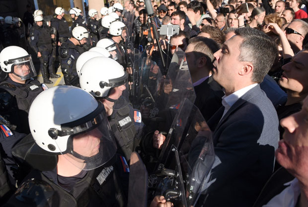 Обрадовић митингом руши изборе?!
