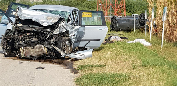 ПОСЛЕ ТЕШКЕ САОБРАЋАЈКЕ КОД КЛАДОВА: Возача чува МУП