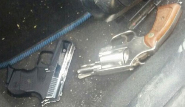 Хапшење у Подгорици: Полицајци зауставили возило, возач уперио пиштољ у њих