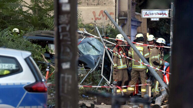 Поршеом улетео међу пешаке, погинуле четири особе, међу њима и беба! (ВИДЕО)