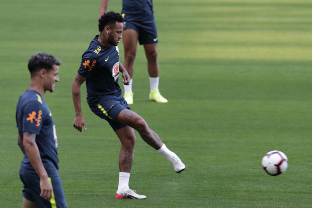 Тебас: Нејмар ће завршити каријеру у ПСЖ ако не смањи захтеве за плату