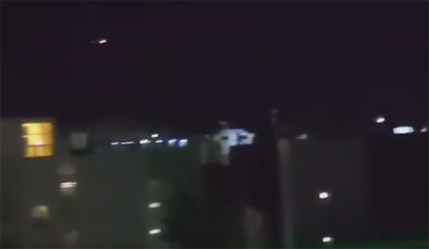 ДРАМА КОД АЕРОДРОМА: Авион понирао док је ватра куљала из мотора (ВИДЕО) 