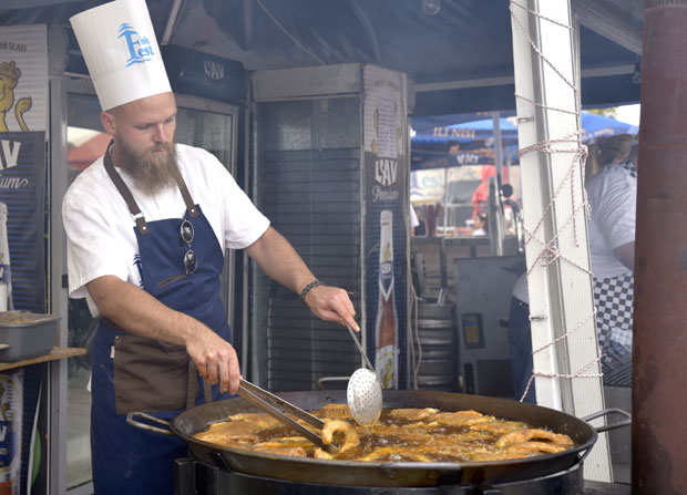 Мириси „Фиш феста” мамили посетиоце