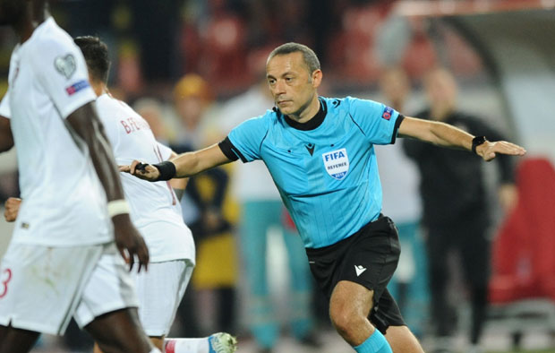 Судија Чакир уз Португалце