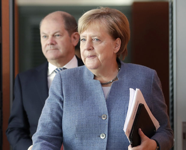 Шолц: Немачка у случају кризе убризгава више милијарди