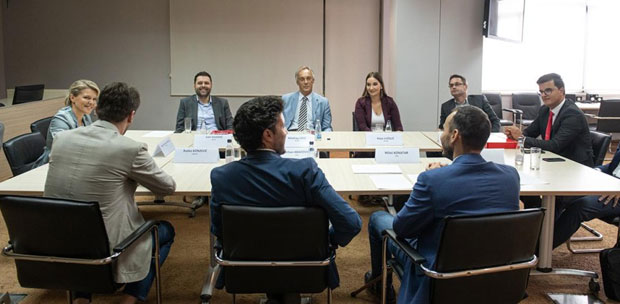 ЦГ: Прете улицом и бојкотом!