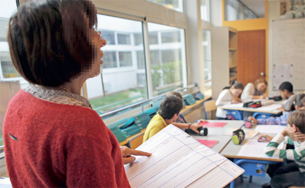 Хиљаду наставника без праве дипломе