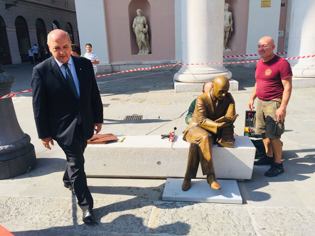 Загреб упутио ноту Италији због споменика ДАнуцију у Трсту (ВИДЕО)