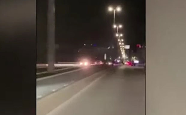 ВОЗАЧИ У ШОКУ: Бранковим мостом ишао у супротном смеру (ВИДЕО)