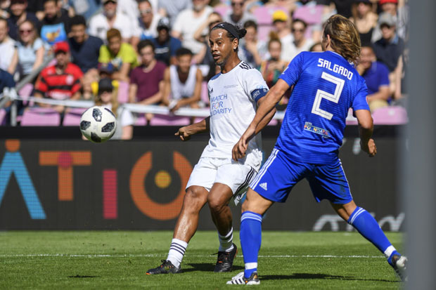 Роналдињо опет игра