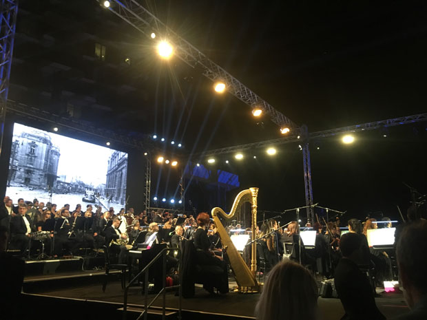 Оперски спектакл крај реке