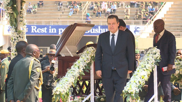 Дачић на церемонији државне сахране Роберта Мугабеа