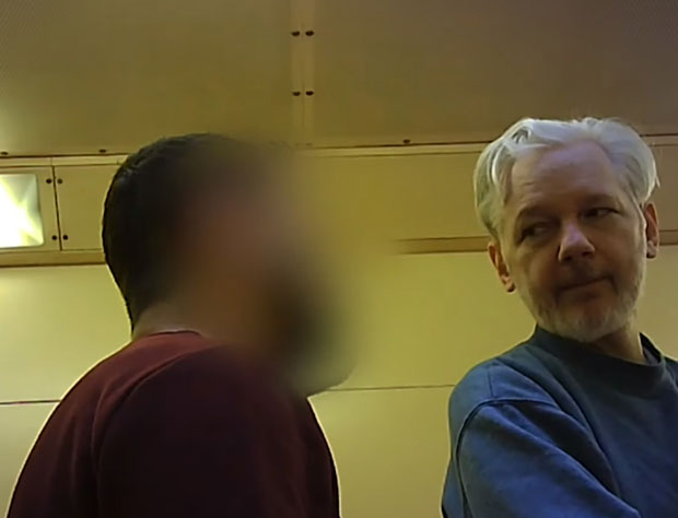 Асанж остаје у затвору да не би опет побегао