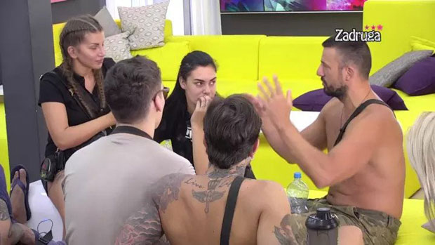 МИНА ПРОЗИВАЛА СТАНИЈУ ДА НОСИ „КИНЕСКУ ЗАДЊИЦУ“: Бивши бранио старлету