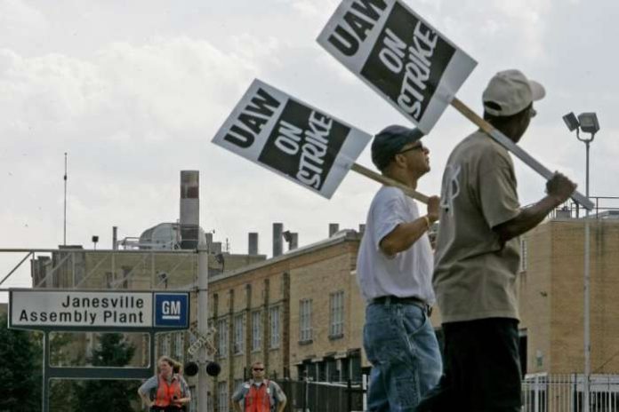 Око 50.000 радника Џенерал Моторса ступило у штрајк