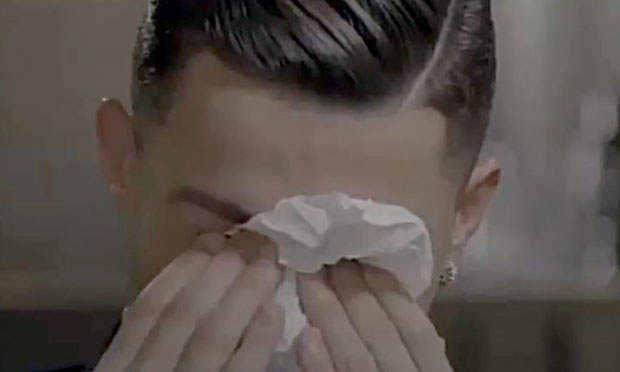 РОНАЛДО НИЈЕ МОГАО ДА ЗАДРЖИ СУЗЕ: Кристијано први пут видео снимак оца (ВИДЕО)