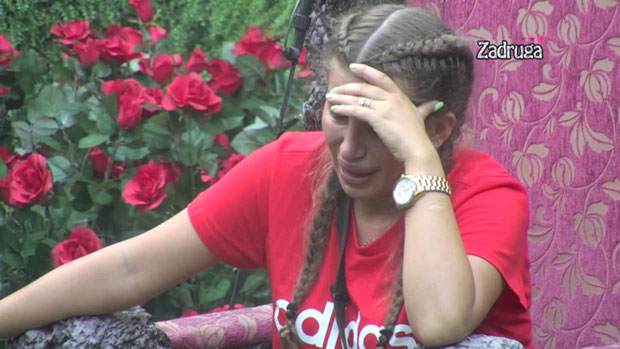 ЈЕЦАЈИ СЕ ПРОЛОМИЛИ РАЈСКИМ ВРТОМ! Далила Драгојевић заплакала, па признала дрвету мудрости шта је мучи! (ВИДЕО)