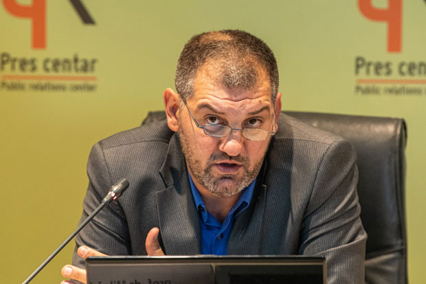 Који народ Црногорци сматрају најближим?