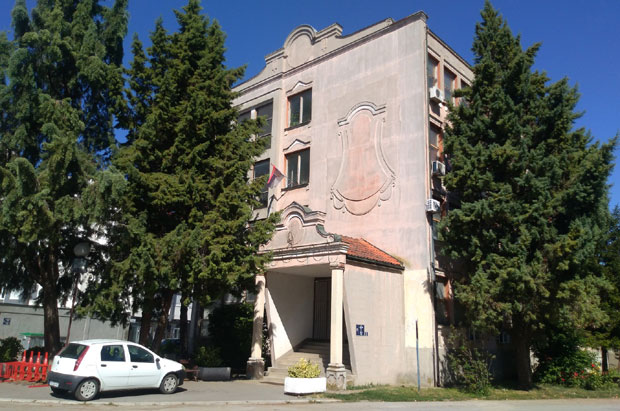 Годину дана затвора за подметања пожара