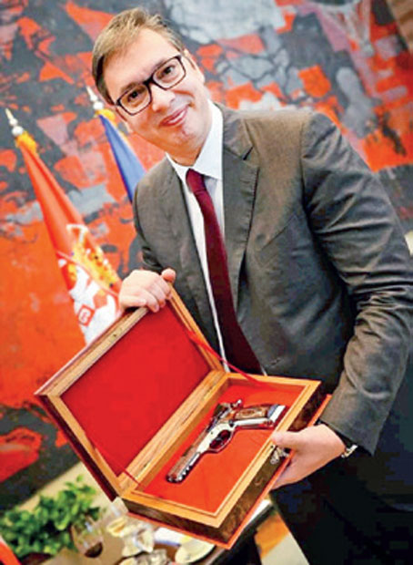 ШПИЈУНКА: Вучићу збројовка на дар