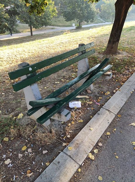 ДЕМОЛИРАЊЕ ТЕРЕНА ЗА ДЕЦУ СЕ НАСТАВЉА: Поломљен кутак на Миријевском венцу