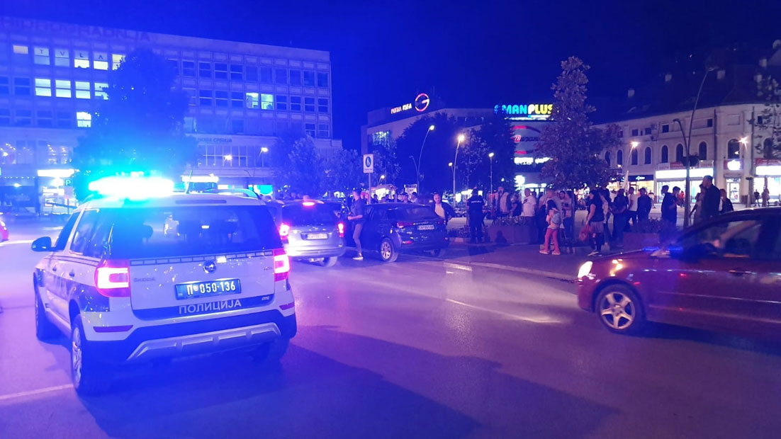 СЕВНУО НОЖ ПОСЛЕ УДЕСА: Младић са више убодних рана пребачен у болницу