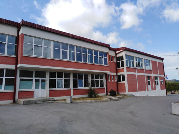 Директор Техничке школе: Овде нема диловања, био је примеран радник, а шта ради у слободно време не могу да знам