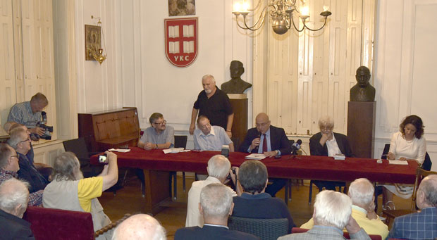 Чувари српског идентитета