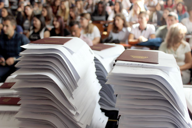 Продужен рок старим студентима за завршетак студија