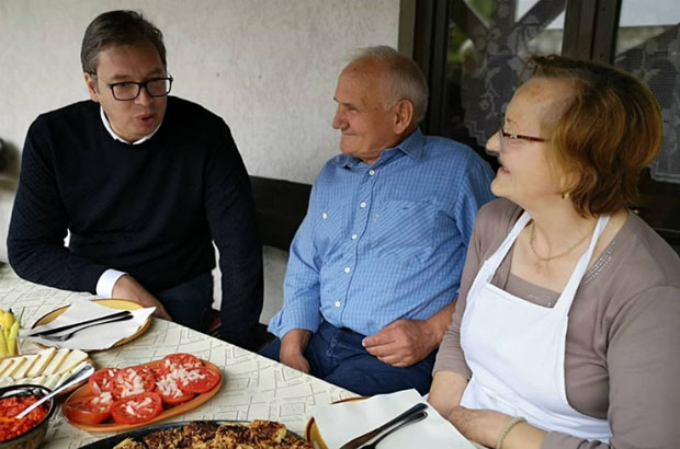 БОГДАНОВИЋИ НЕ КРИЈУ ОДУШЕВЉЕЊЕ ПОСЛЕ ПОСЕТЕ ВУЧИЋА: Као да је одрастао с нама
