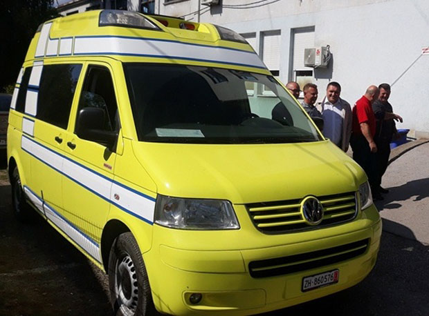 ДОМ ЗДРАВЉА У МОДРИЧИ: Земљаци купили санитетско возило