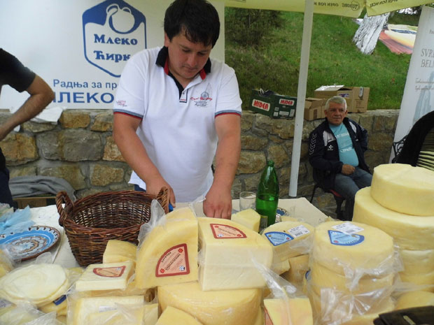 МАЈСТОРИ У ТВРЂАВИ: Традиционални фестивал сира и качкаваља у Пироту