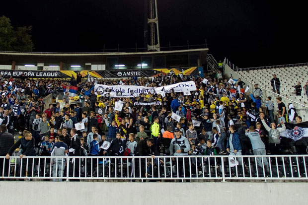 ДЕЦА ИЗ ЛАКТАША ОДУШЕВЉЕНА: Надамо се да смо навијањем помогли играчима Партизана