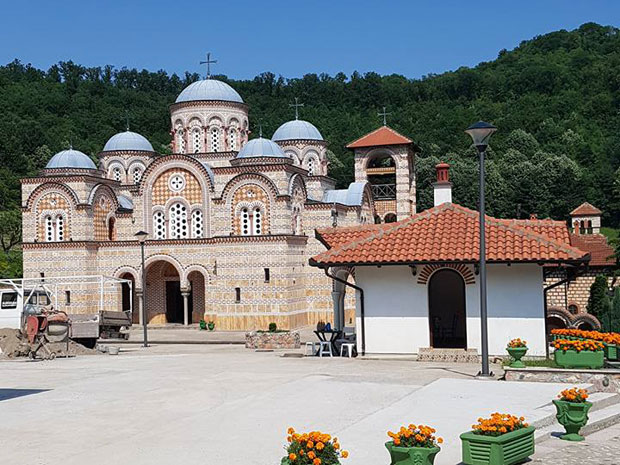 ОСВЕЋЕЊЕ ЦРКВЕ У МАНАСТИРУ ЋЕЛИЈЕ: Храм Аве Јустина