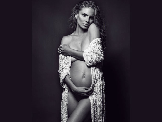 Нина Сеничар први пут показала труднички стомак