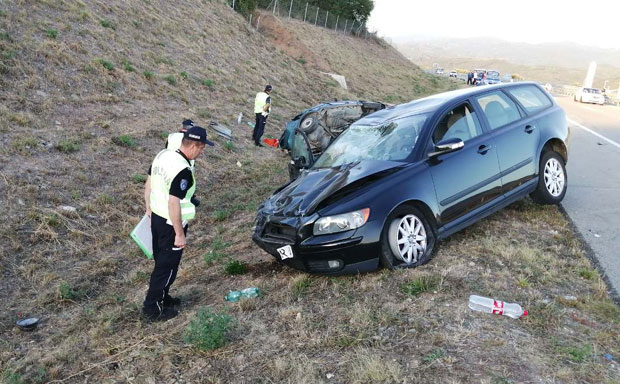 НОВИ ДЕТАЉИ СТРАВИЧНОГ УДЕСА: Враћали се новим колима из Холандије па се сударили са голфом (ФОТО)
