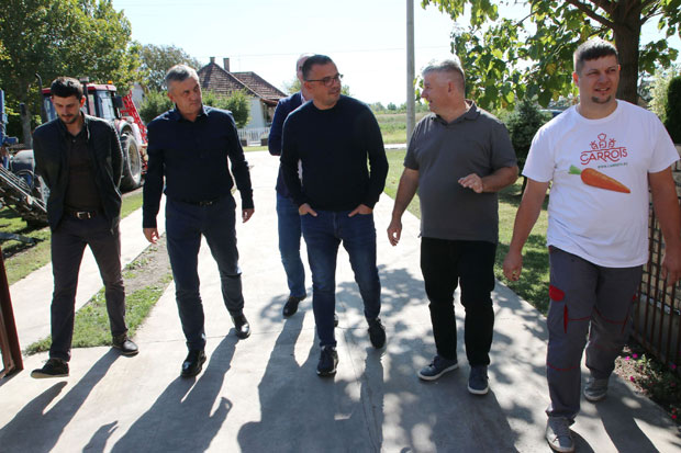 Министар Недимовић у Житишту: Будућност је у развоју пољопривреде и сточарства