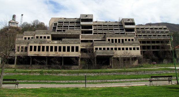 Купили хотел, па морају да руше?