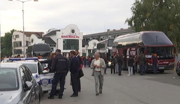 АУТОБУС ВРАЋЕН НА ТЕХНИЧКИ ПРЕГЛЕД: Због недостатка документације ђаци на екскурзију пошли са кашњењем