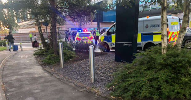 ПАНИКА НА АЕРОДРОМУ У МАНЧЕСТЕРУ: Пронађен сумњиви пакет, ухапшен мушкарац