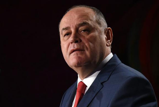 Малолетна ћерка скрива квадрате