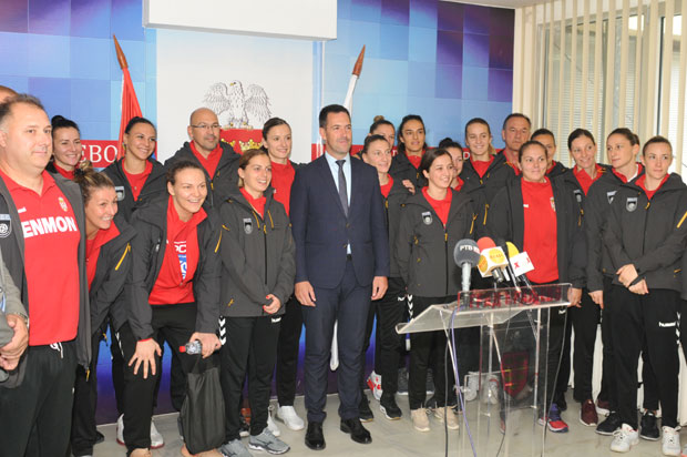 Градоначелник Краљева примио рукометашице Србије