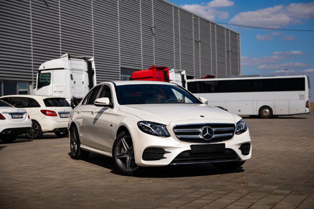 ДИЗЕЛАШ И НА СТРУЈУ: На тржишту Србије велики новитет мерцедес Е класа плаг ин хибрид