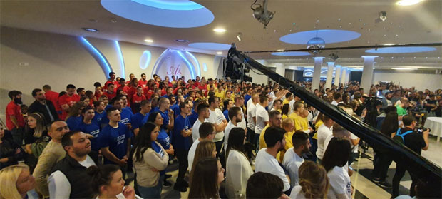 Палма: Неки вас воде у протесте, ми вас водимо у будућност 
