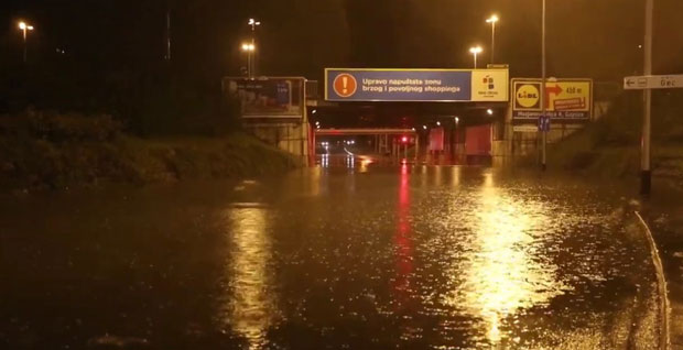 Kиша поплавила Загреб: На стотине интервенција ватрогасаца, саобраћај у колапсу (ВИДЕО)