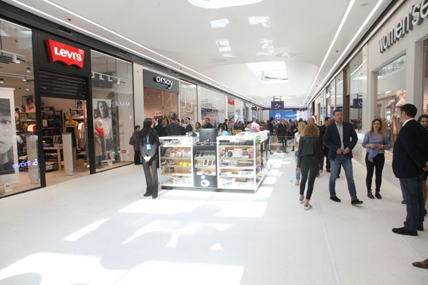 Просечна плата не покрива ни пола потрошачке корпе