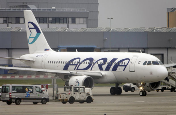 Адриа приземљена, држава не да паре